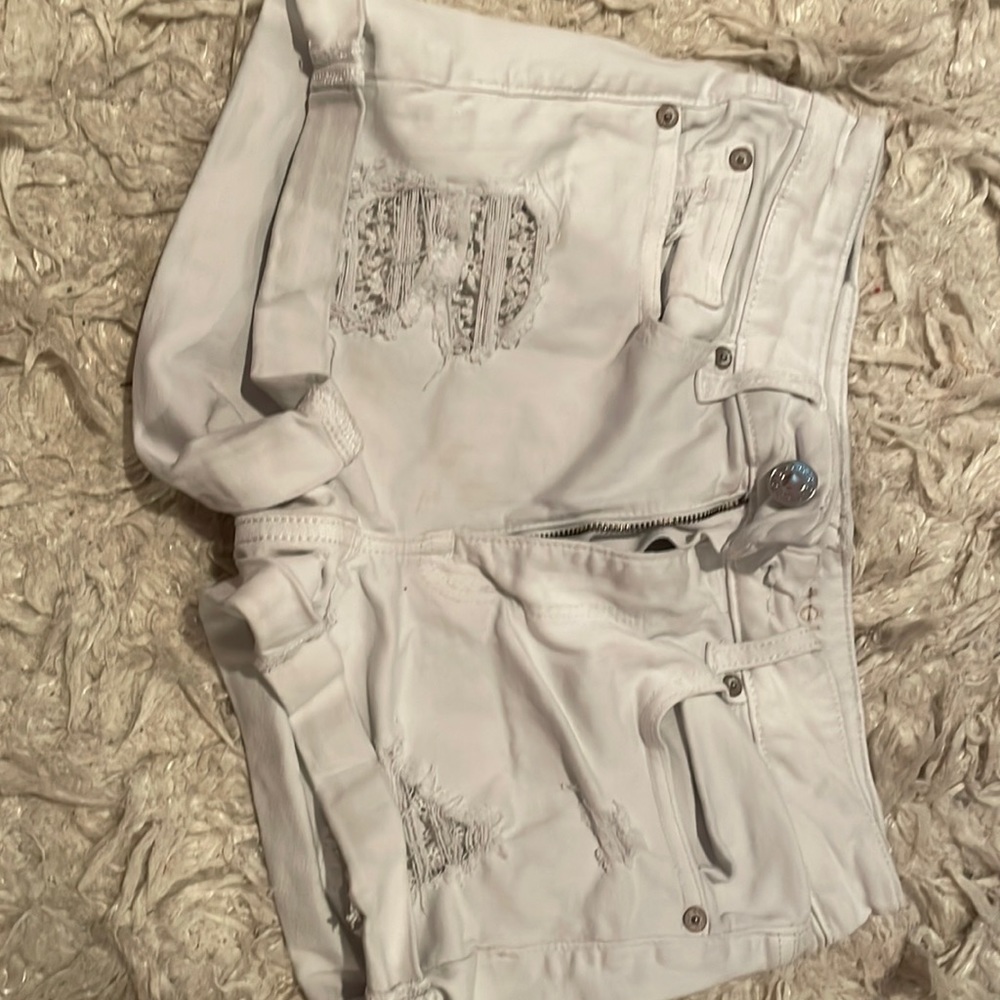 Super cute white jean shorts